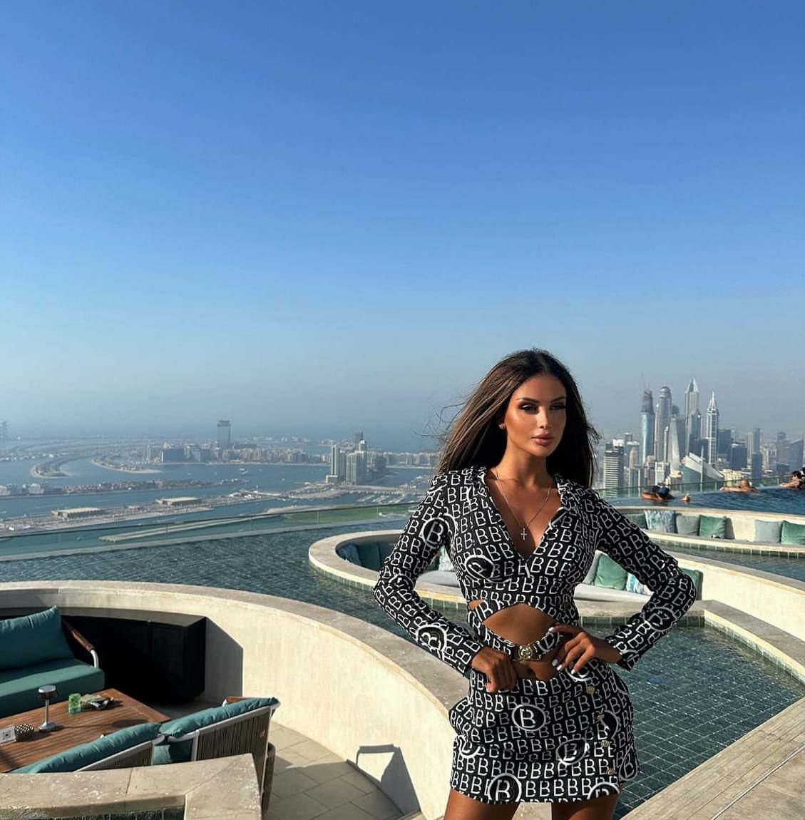 Дина привлекательная девушка из Калязина цена от 3500 руб