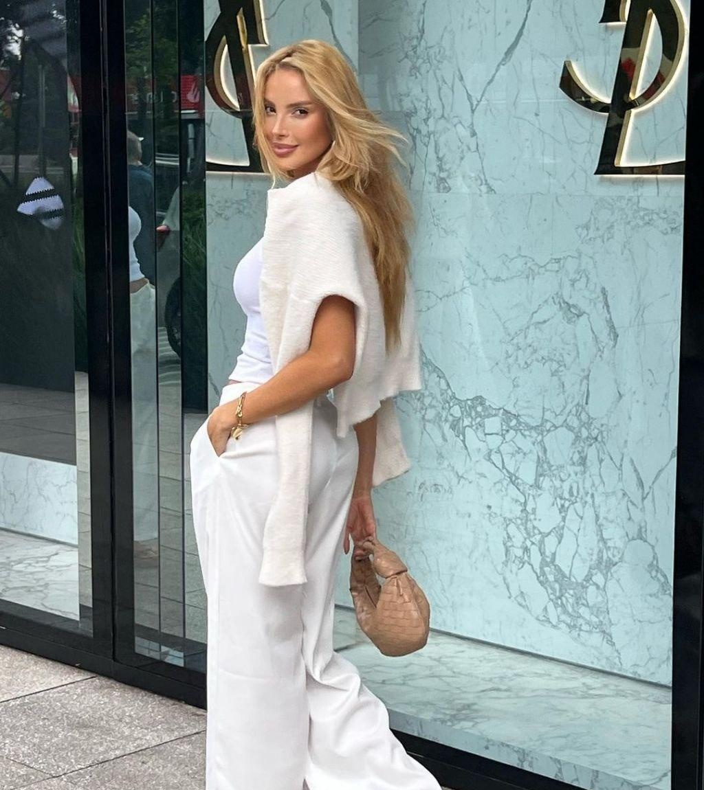 Фаина привлекательная девушка из Калязина цена от 7000 руб